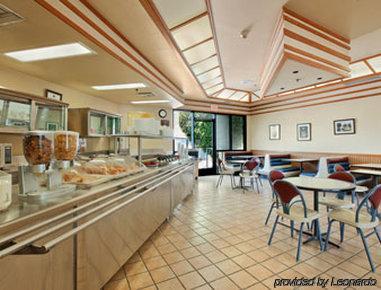 Days Inn & Suites By Wyndham Fullerton Restoran gambar